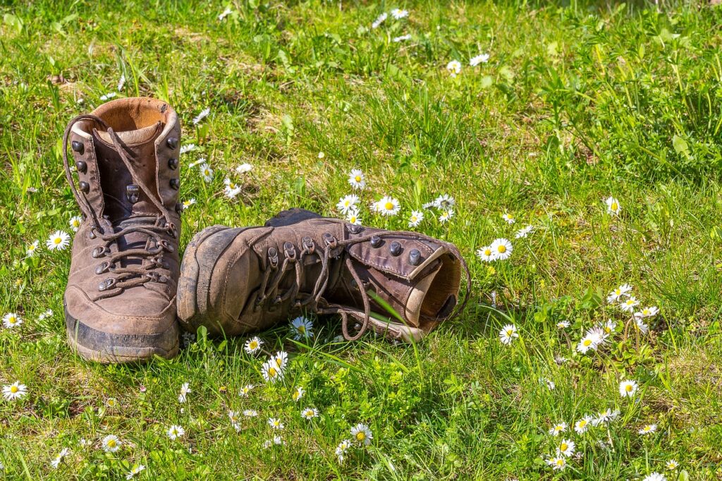 Walking Boots Green Grass Flowers 1024x682